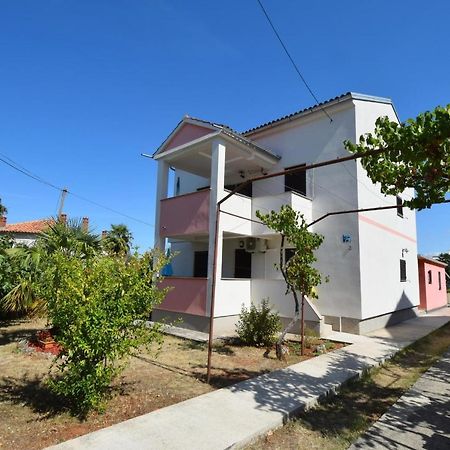 Apartments Petrovic Malinska Buitenkant foto