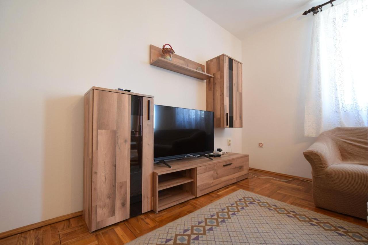 Apartments Petrovic Malinska Buitenkant foto