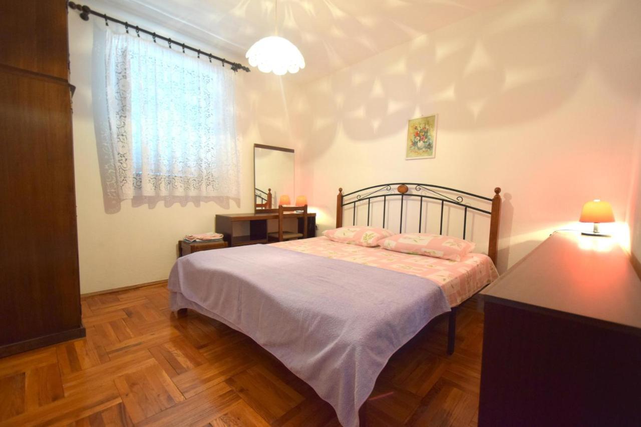 Apartments Petrovic Malinska Buitenkant foto