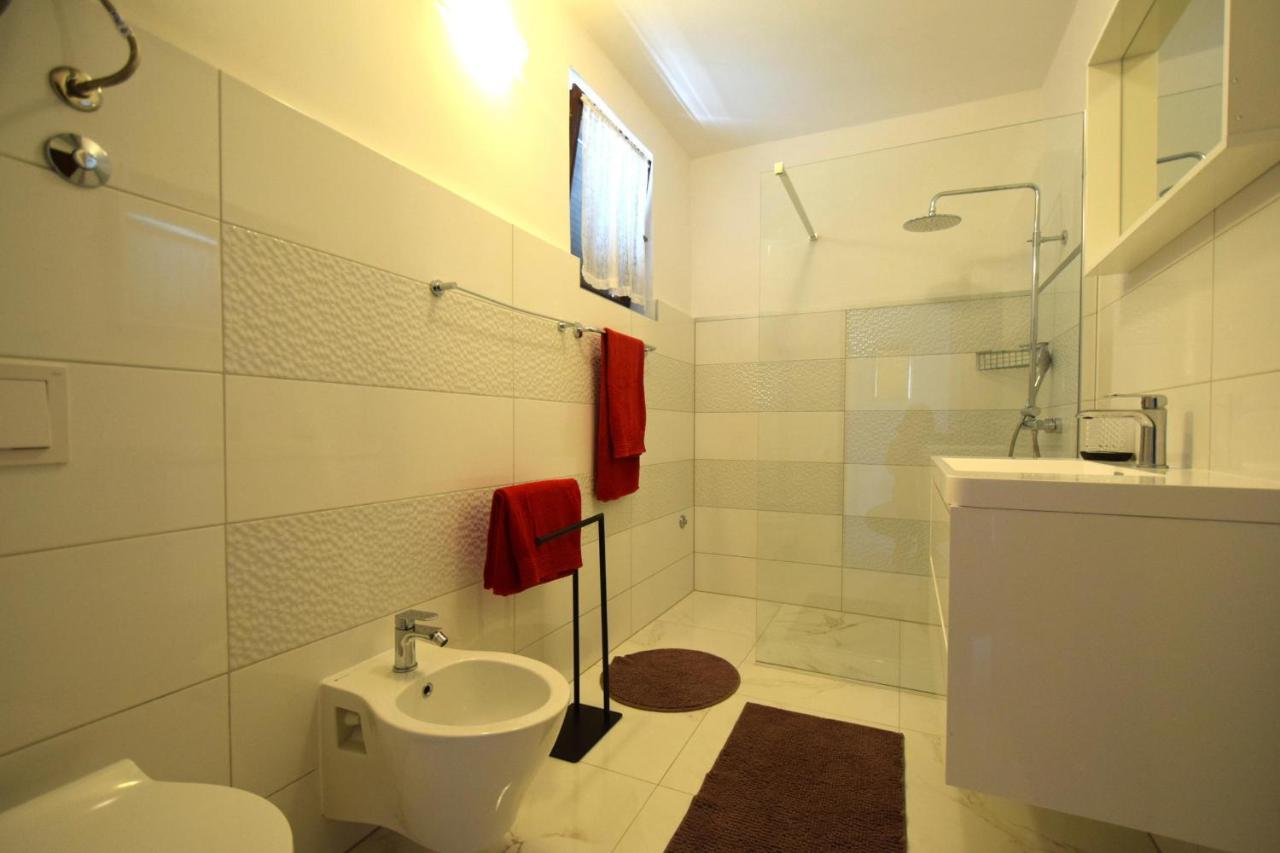 Apartments Petrovic Malinska Buitenkant foto