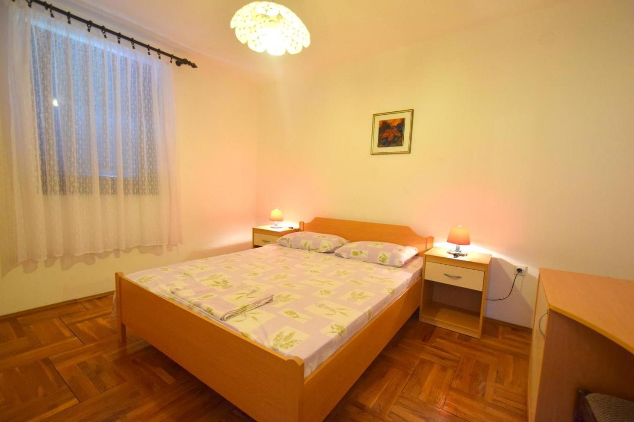 Apartments Petrovic Malinska Buitenkant foto