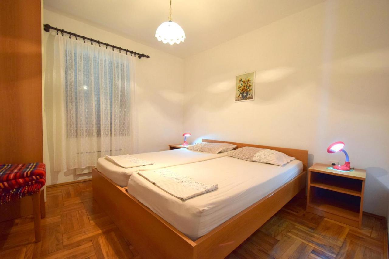 Apartments Petrovic Malinska Buitenkant foto